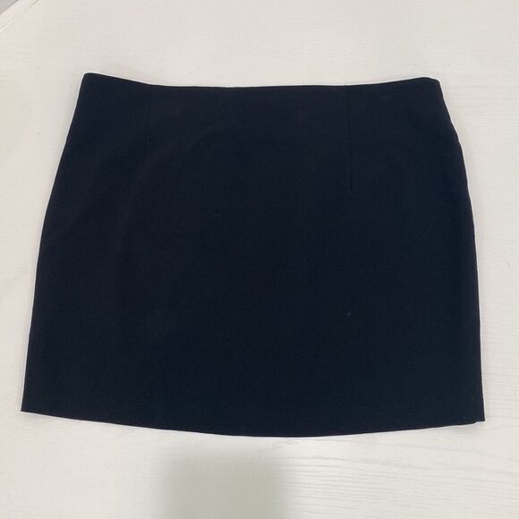 Guess Front Split Solid Black Mini Skirt Size Small - Picture 8 of 11